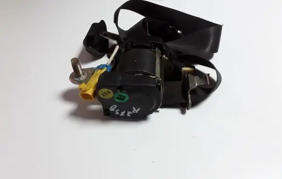 Jeep Cherokee III KJ Front seatbelt 33016888C
