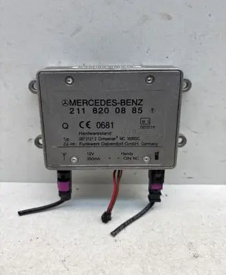 Mercedes-Benz CLS C219 Aerial antenna amplifier 2118200885 09701212 09760300