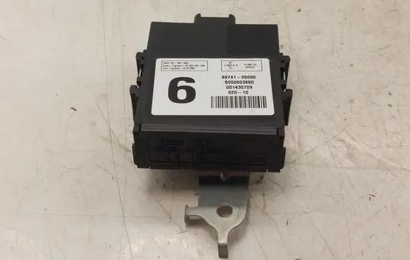 Toyota Avensis T270 Door central lock control unit/module 8974105090 001435709