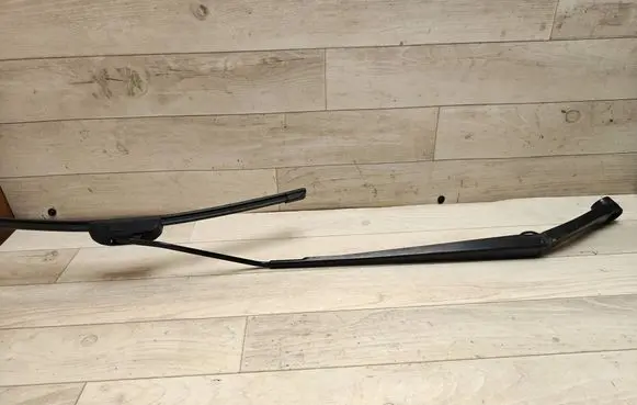 Opel Insignia A Front wiper blade arm 13227399