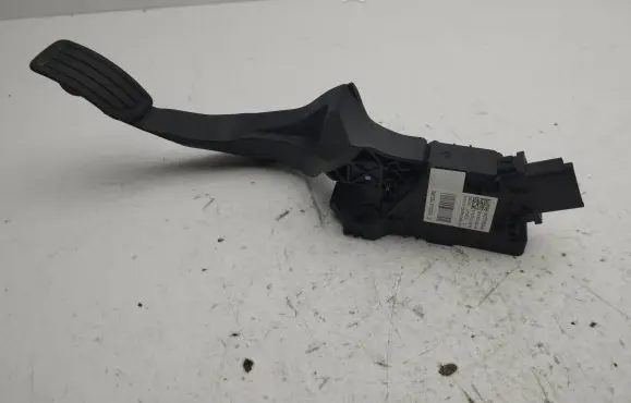 Citroen C4 III e-C4 Accelerator throttle pedal 9827705480