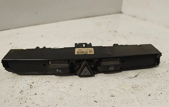 Opel Zafira B Hazard light switch 13100106 03758065