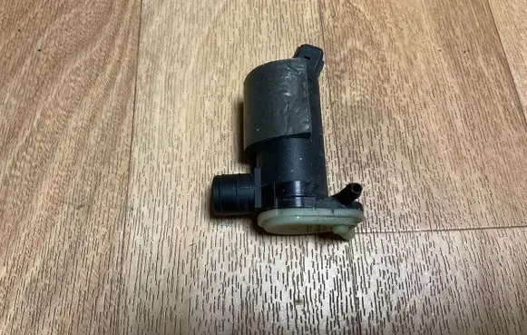 Ford Focus Windscreen/windshield washer pump 93bb17k624ba