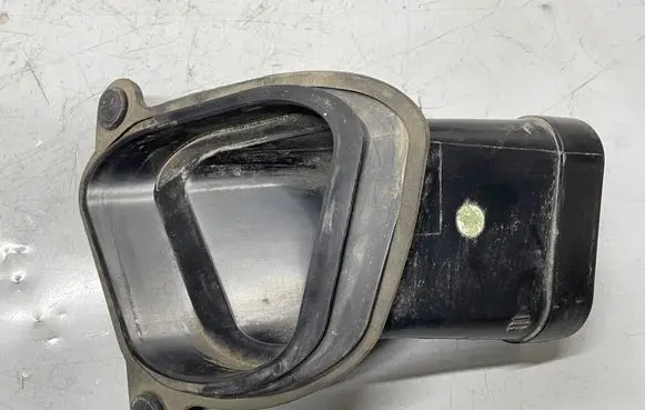Opel Astra J Air intake duct part 13346074