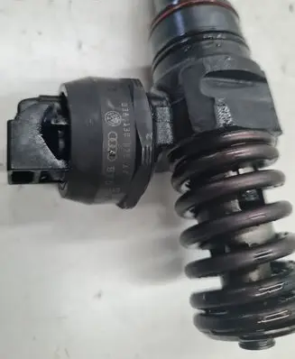 Audi A4 S4 B6 8E 8H Fuel injector 038130073AJ 0414720037