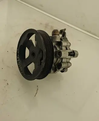 Toyota Avensis T220 Power steering pump 32100