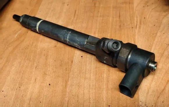 Chrysler PT Cruiser Fuel injector A6460700787