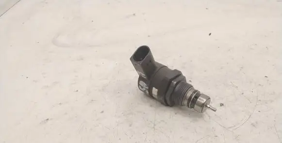 BMW 5 E60 E61 Fuel pressure regulator 0281002481 11491286 210404