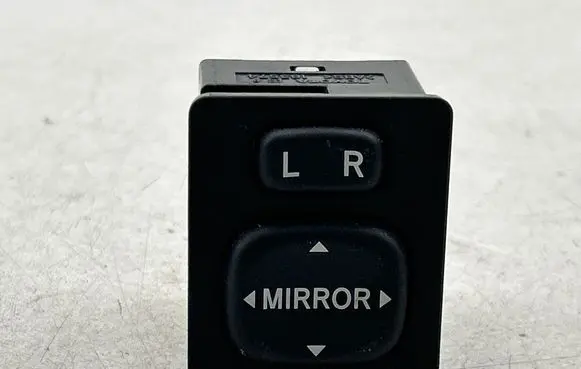 Wing mirror switch