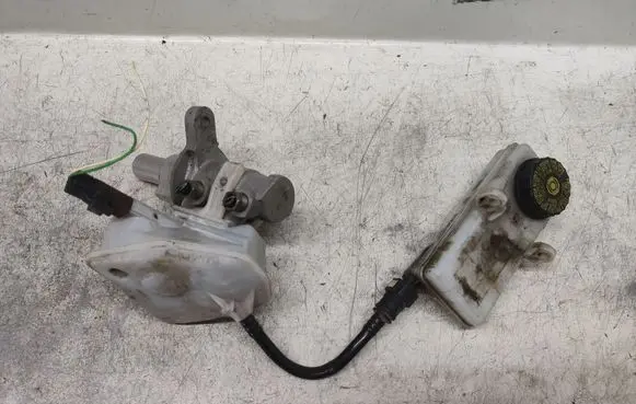 Citroen C4 I Master brake cylinder