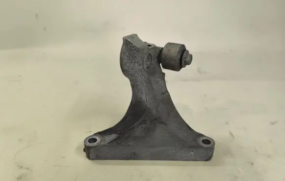 Subaru Outback (BS) Engine mounting bracket