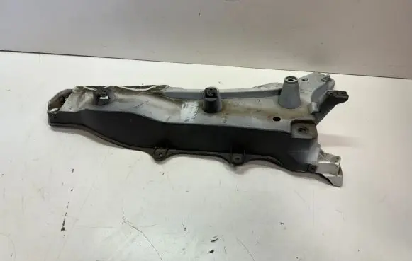 Volvo XC90 Fender mounting bracket 31391778