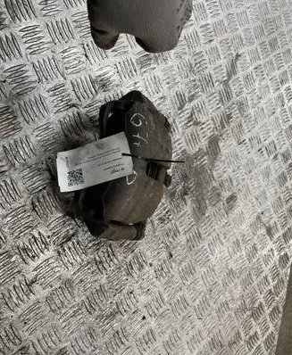 Volkswagen Golf VII Front brake caliper