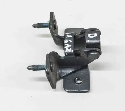 Tailgate/trunk/boot hinge