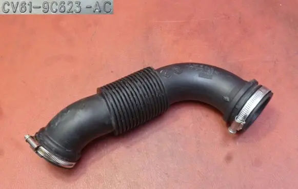 Ford Focus Air intake hose/pipe CV619C623AC