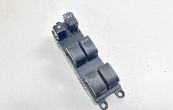 Nissan X-Trail T30 Electric window control switch