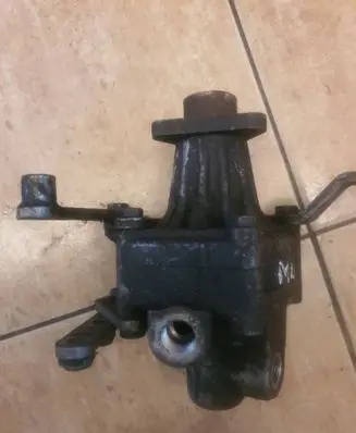 BMW 5 E34 Power steering pump 1639288 7681955158