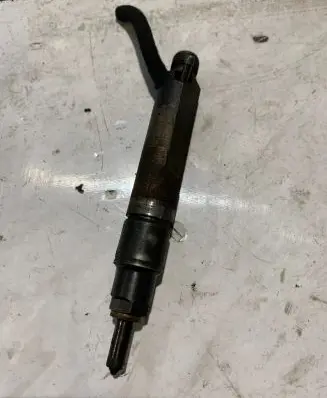 Volkswagen Golf IV Fuel injector 028130201T
