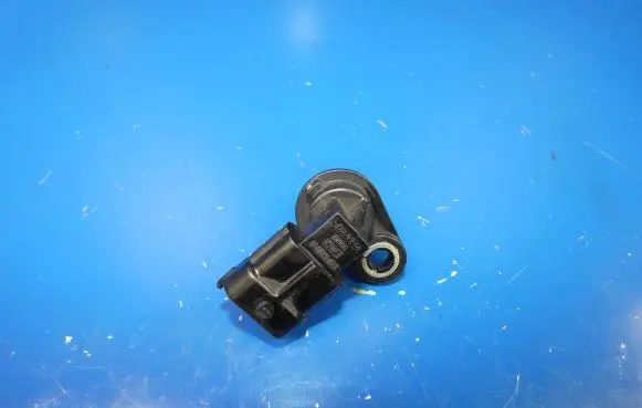 Volvo V40 Camshaft position sensor BM51-12K073