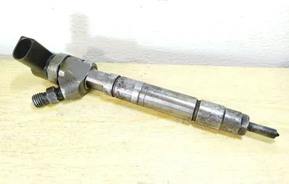 Mercedes-Benz Sprinter W901 W902 W903 W904 Fuel injector A6110701687 0445110190