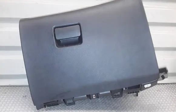 Opel Astra J Glove box