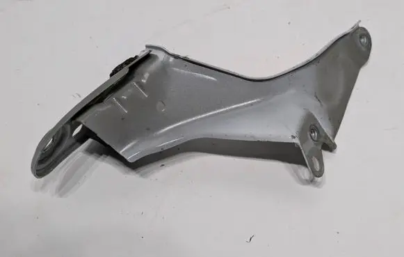 Skoda Fabia Mk3 (NJ) Fender mounting bracket 5E3821227