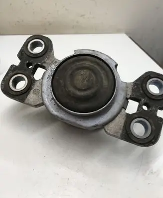 Volvo V70 Engine mount bracket 7G927M121NF7G927M121NF