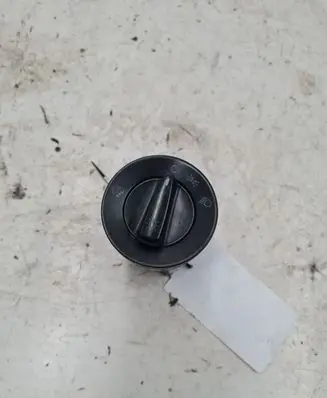 Volkswagen Golf IV Light switch 1C0941531A