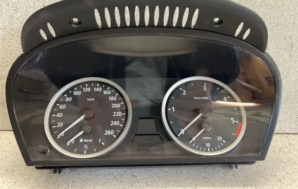 BMW 5 E60 E61 Speedometer (instrument cluster) 110080213 62116983153 AU0U10