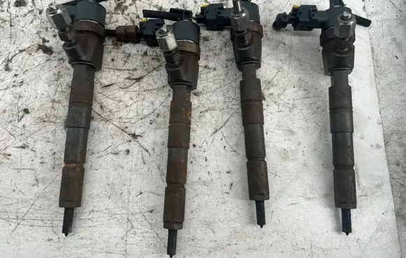 Opel Insignia A Fuel injectors set 0445110327