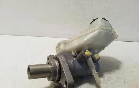 Master brake cylinder