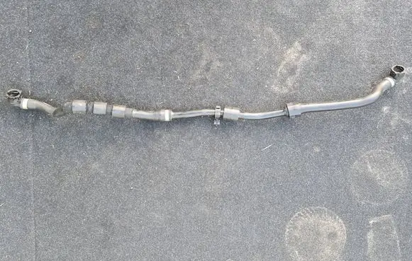 Engine coolant pipe/hose