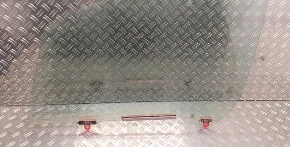 Toyota Yaris Front door window glass four-door