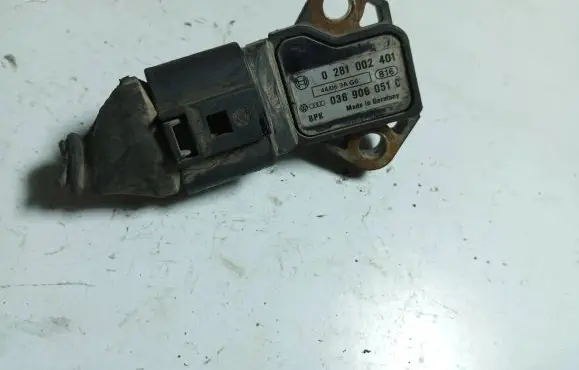 Volkswagen Touran I Air pressure sensor 038906051C 0281002401