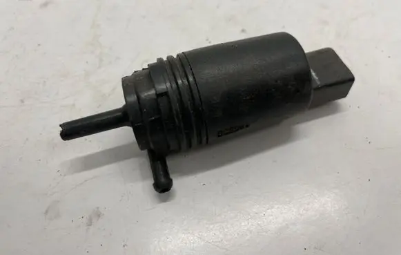 BMW 3 E90 E91 Windscreen/windshield washer pump 8377612