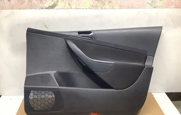 Volkswagen PASSAT B6 Front door card panel trim 3C1867012