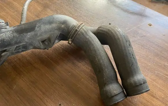 Volkswagen Golf III Intercooler hose/pipe 1H0145762AD