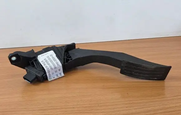 Ford Focus Accelerator throttle pedal JX619F836B JX612D094D