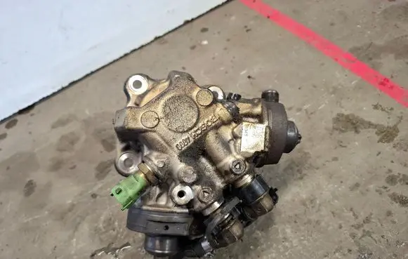 Volvo V60 Fuel injection high pressure pump 31372081