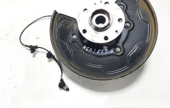 Rear wheel hub