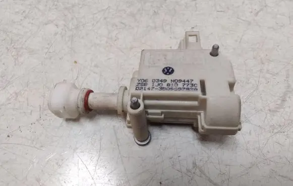 Fuel tank cap lock motor