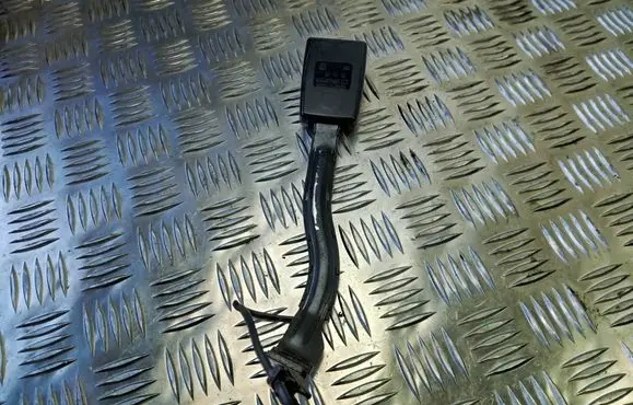 Seat Toledo III (5P) Front seatbelt buckle 5P0857755D 311095