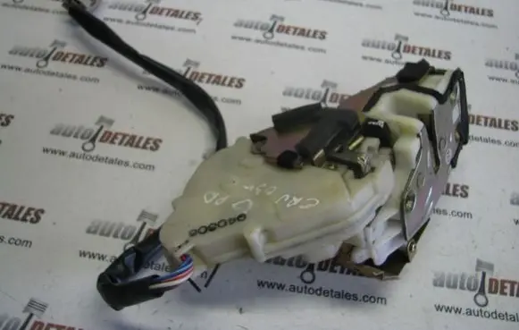 Honda CR-V Front door lock