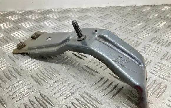 Fender mounting bracket
