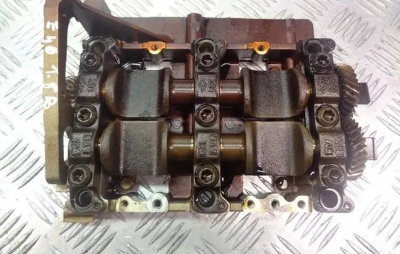 BMW 3 E46 Camshaft holder 8041022001