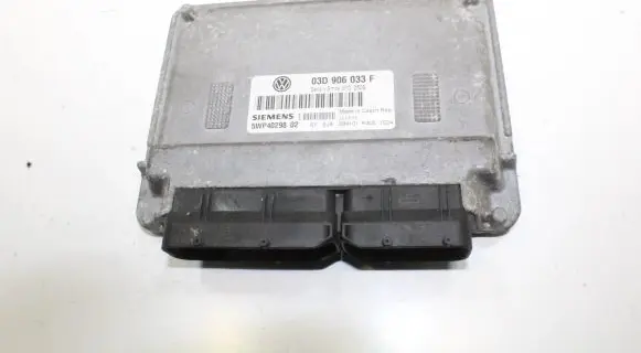 Volkswagen Polo Engine control unit/module 03D906033F 5WP40298
