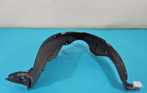 Front wheel arch liner splash guards