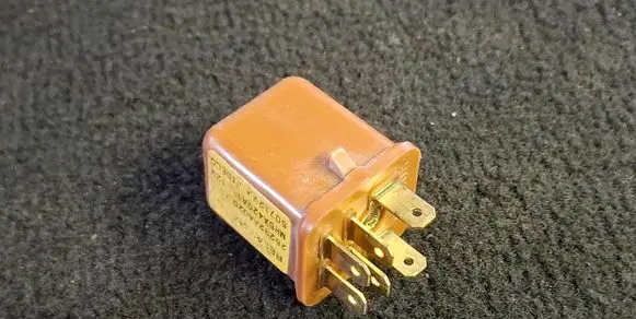 Subaru Legacy Combustion relay 25232AA020 MR5A420A1 50712V
