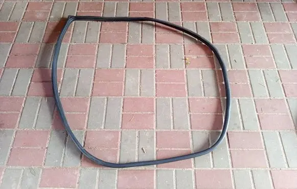 Front door rubber seal