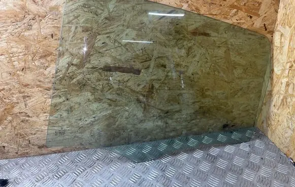 Mercedes-Benz B W245 Front door window glass four-door E000199 43R001583